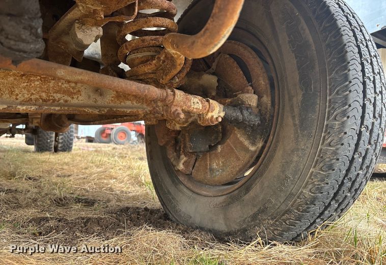 image for item OE9306 1982 Ford F350 box truck