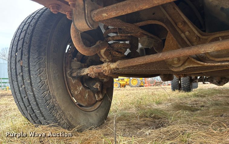 image for item OE9306 1982 Ford F350 box truck