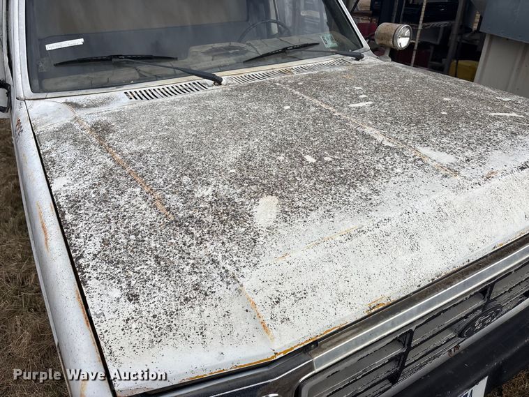 image for item OE9306 1982 Ford F350 box truck