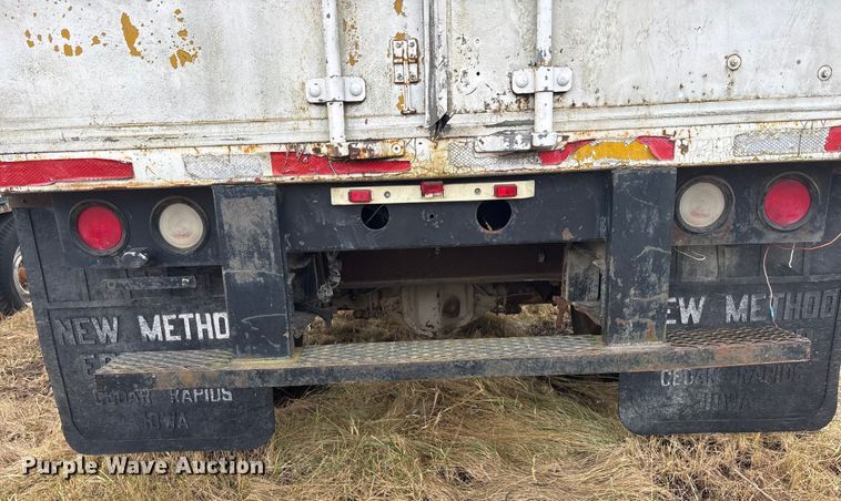 image for item OE9306 1982 Ford F350 box truck