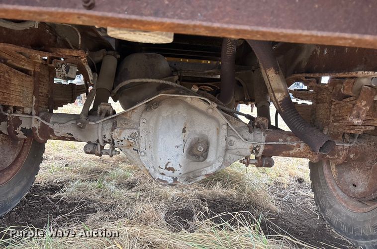 image for item OE9306 1982 Ford F350 box truck