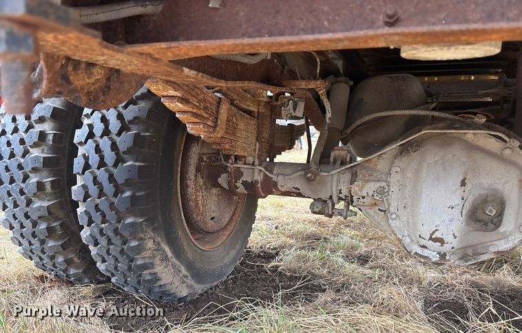 image for item OE9306 1982 Ford F350 box truck