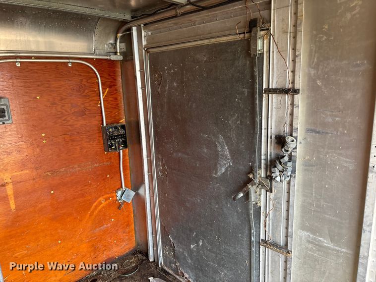 image for item OE9306 1982 Ford F350 box truck