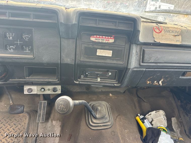 image for item OE9306 1982 Ford F350 box truck