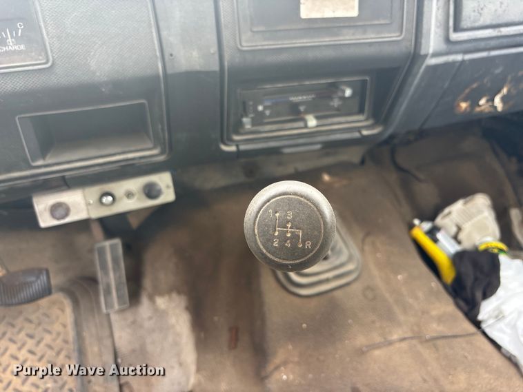 image for item OE9306 1982 Ford F350 box truck