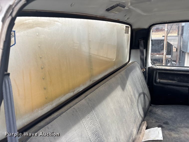 image for item OE9306 1982 Ford F350 box truck