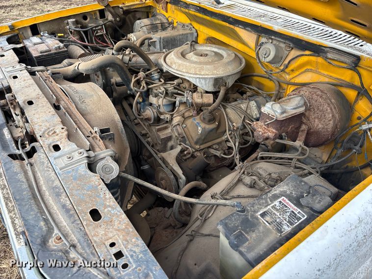 image for item OE9306 1982 Ford F350 box truck