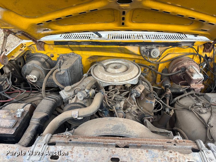 image for item OE9306 1982 Ford F350 box truck