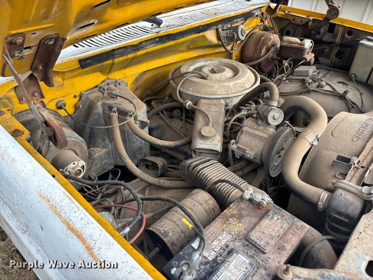 image for item OE9306 1982 Ford F350 box truck