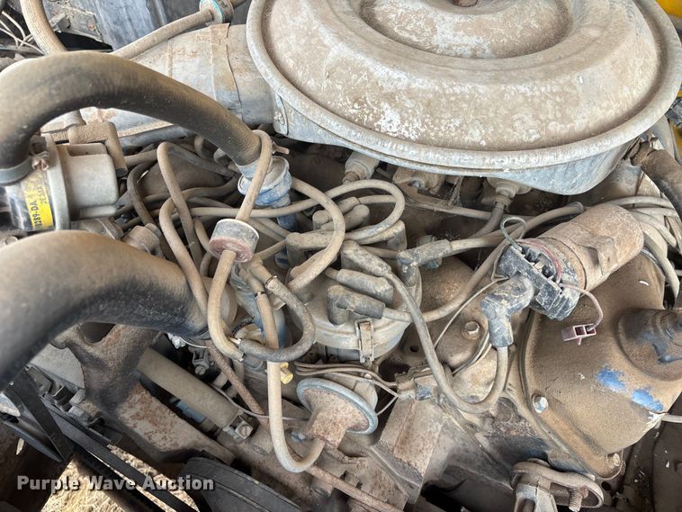 image for item OE9306 1982 Ford F350 box truck