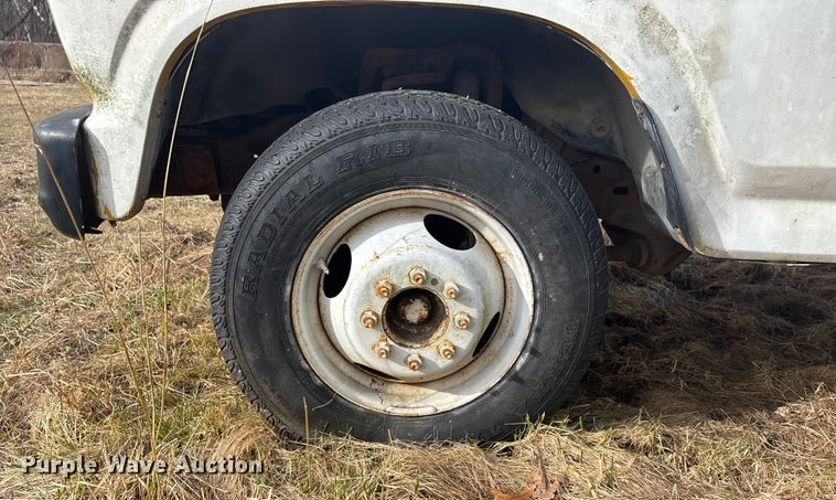 image for item OE9306 1982 Ford F350 box truck