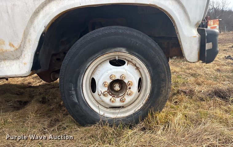 image for item OE9306 1982 Ford F350 box truck