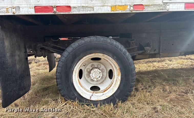 image for item OE9306 1982 Ford F350 box truck