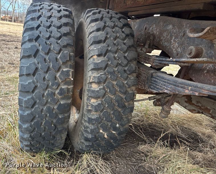 image for item OE9306 1982 Ford F350 box truck