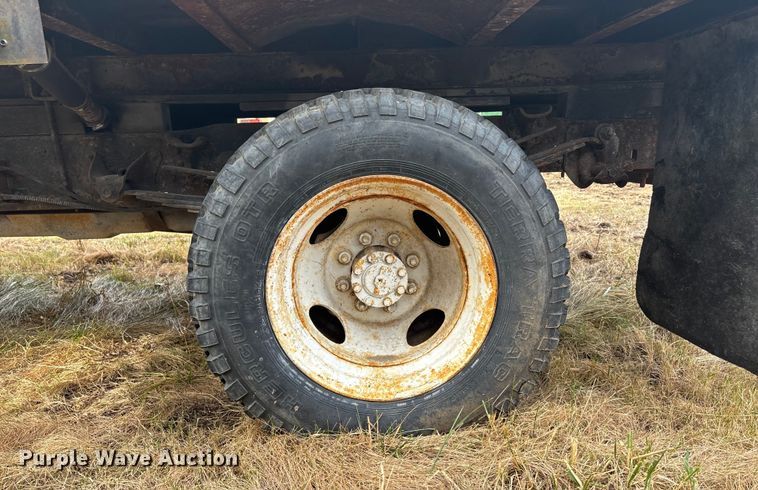 image for item OE9306 1982 Ford F350 box truck