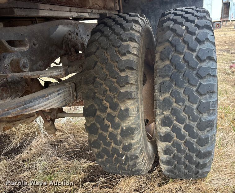 image for item OE9306 1982 Ford F350 box truck