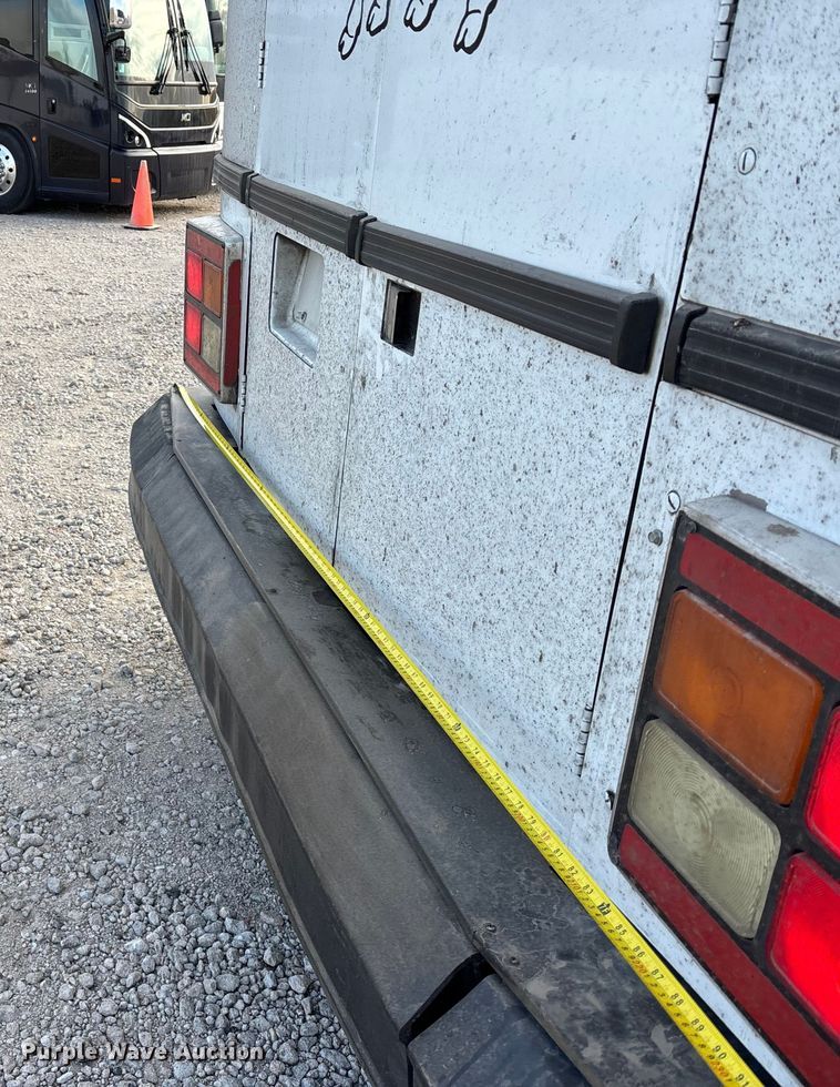 image for item OE9368 1989 Motor Coach Industries 102C3 Intercity coach bus