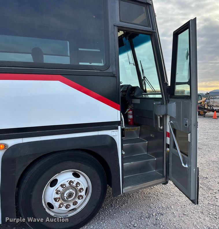 image for item OE9368 1989 Motor Coach Industries 102C3 Intercity coach bus