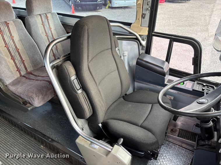 image for item OE9368 1989 Motor Coach Industries 102C3 Intercity coach bus