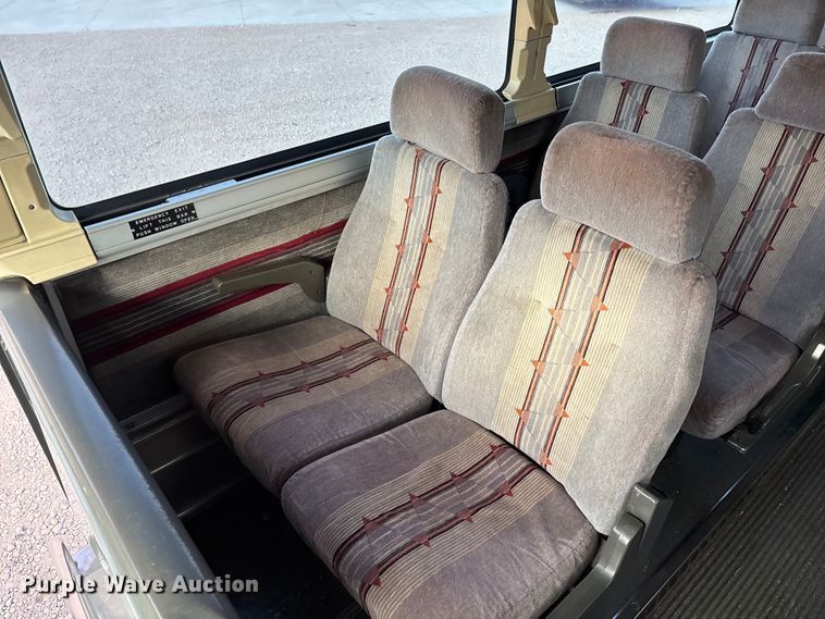 image for item OE9368 1989 Motor Coach Industries 102C3 Intercity coach bus