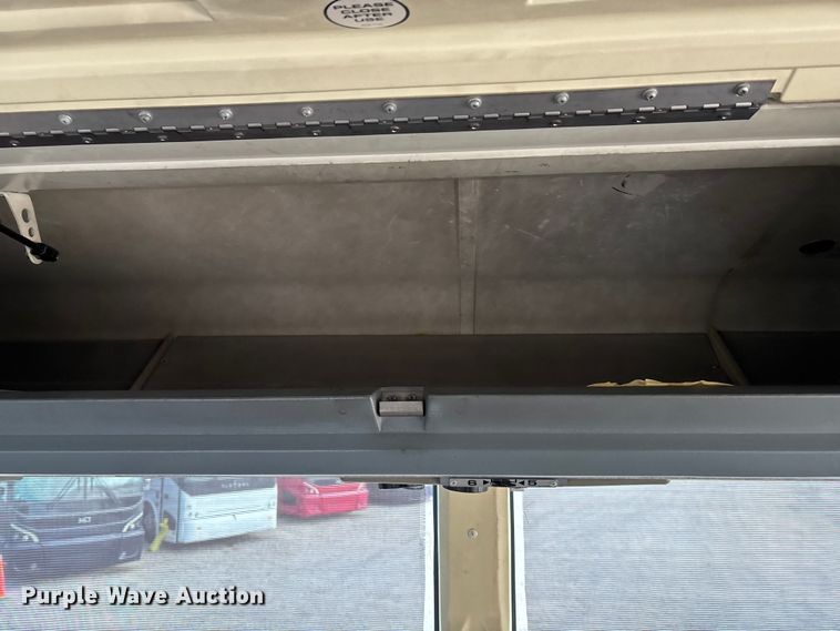 image for item OE9368 1989 Motor Coach Industries 102C3 Intercity coach bus