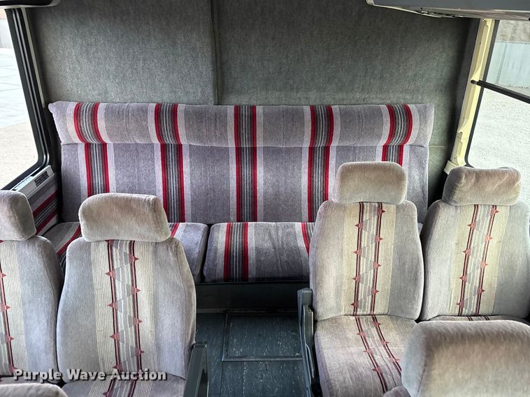 image for item OE9368 1989 Motor Coach Industries 102C3 Intercity coach bus