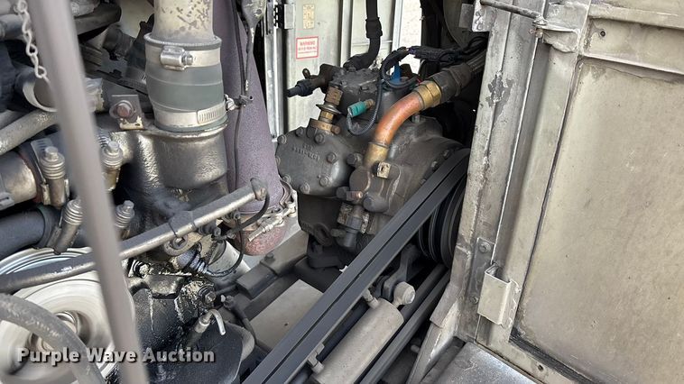 image for item OE9368 1989 Motor Coach Industries 102C3 Intercity coach bus