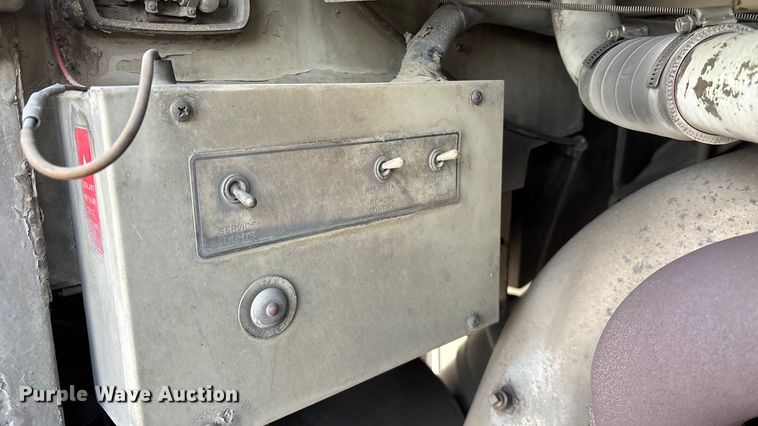 image for item OE9368 1989 Motor Coach Industries 102C3 Intercity coach bus