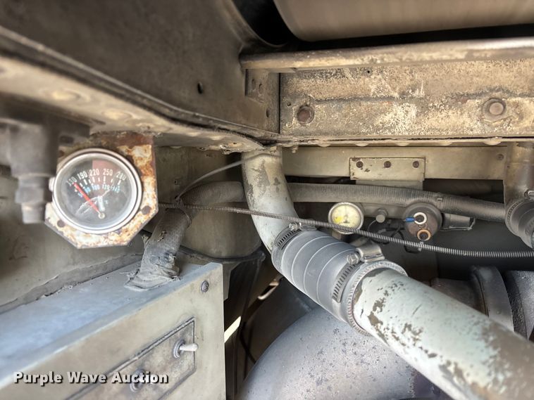 image for item OE9368 1989 Motor Coach Industries 102C3 Intercity coach bus