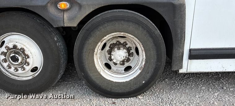 image for item OE9368 1989 Motor Coach Industries 102C3 Intercity coach bus