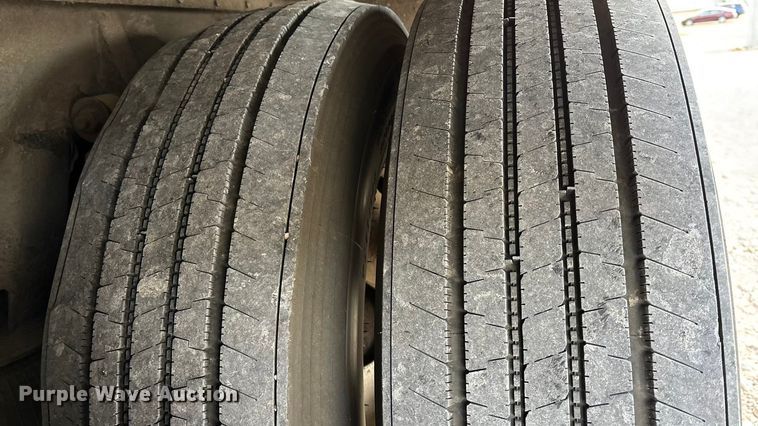 image for item OE9368 1989 Motor Coach Industries 102C3 Intercity coach bus