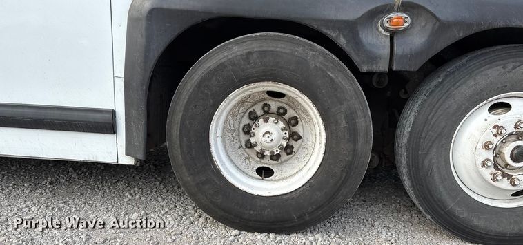 image for item OE9368 1989 Motor Coach Industries 102C3 Intercity coach bus