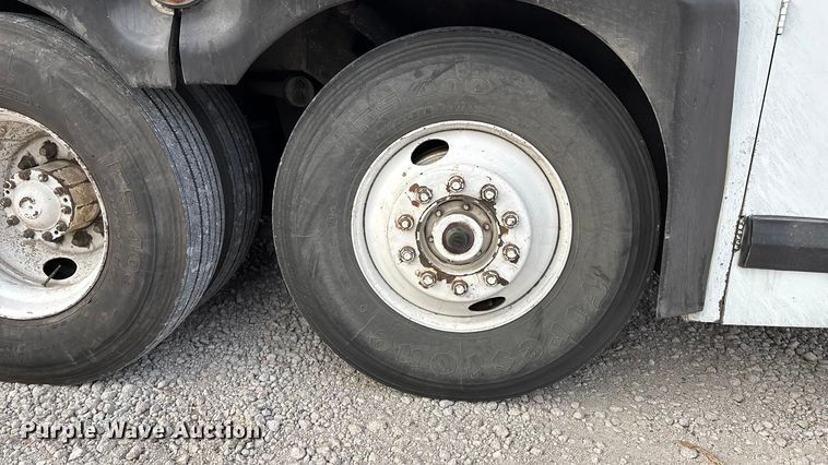 image for item OE9368 1989 Motor Coach Industries 102C3 Intercity coach bus