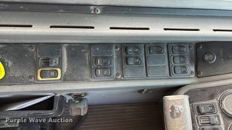 image for item OE9369 2007 Blue Bird All American school bus