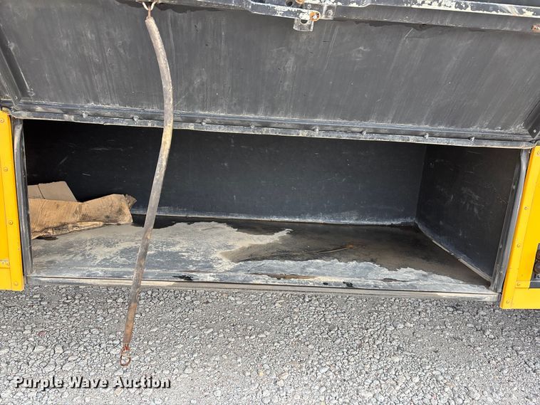 image for item OE9370 2005 Thomas Built school bus