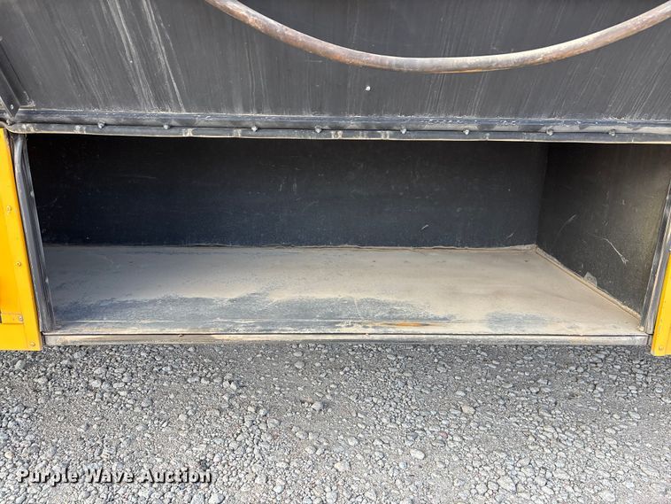 image for item OE9370 2005 Thomas Built school bus