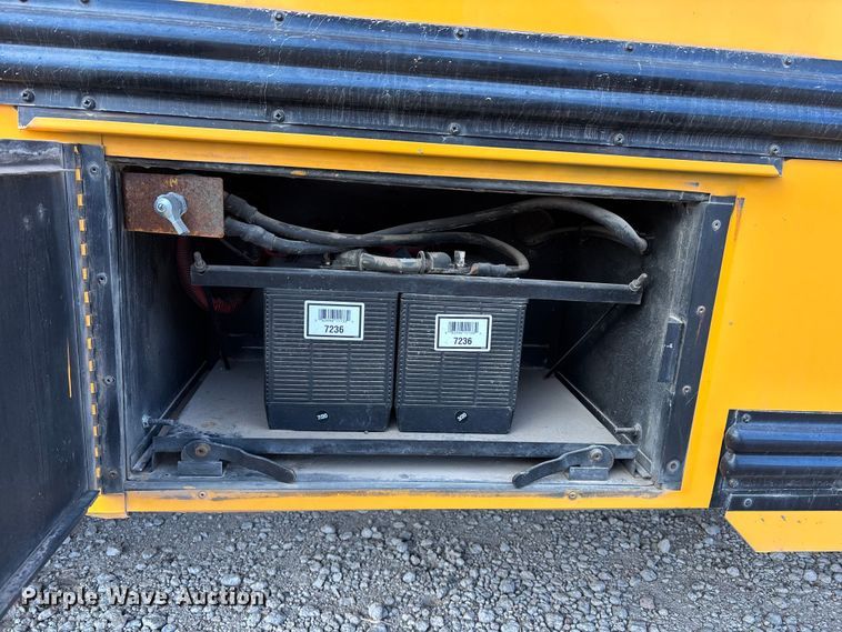 image for item OE9370 2005 Thomas Built school bus