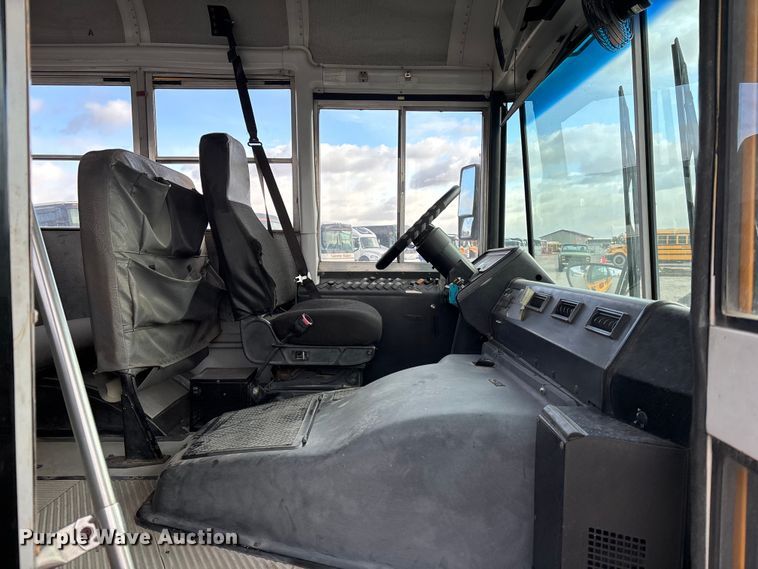 image for item OE9370 2005 Thomas Built school bus