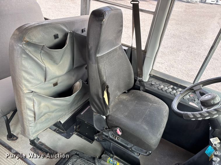 image for item OE9370 2005 Thomas Built school bus