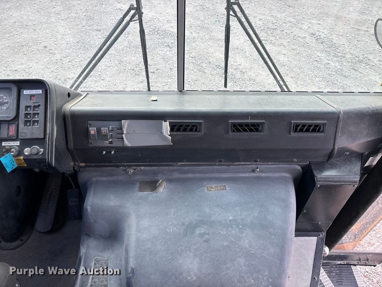 image for item OE9370 2005 Thomas Built school bus