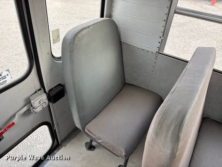 image for item OE9370 2005 Thomas Built school bus