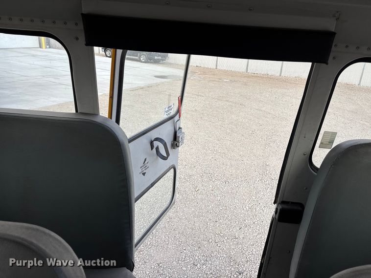 image for item OE9370 2005 Thomas Built school bus