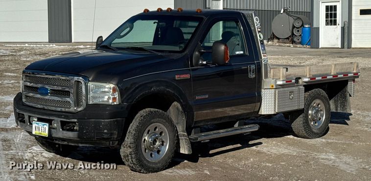 image for item OE9501 2005 Ford F250 XLT Super Duty flatbed pickup truck