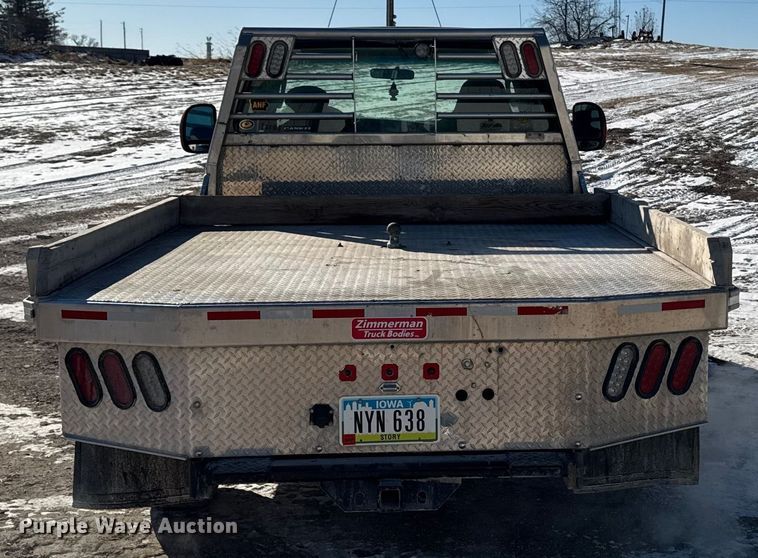 image for item OE9501 2005 Ford F250 XLT Super Duty flatbed pickup truck