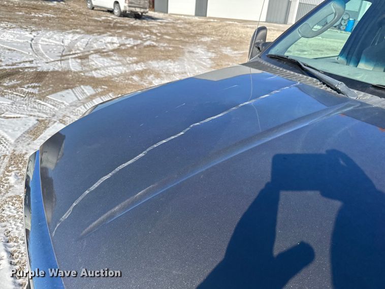 image for item OE9501 2005 Ford F250 XLT Super Duty flatbed pickup truck