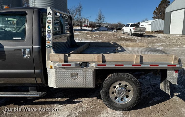 image for item OE9501 2005 Ford F250 XLT Super Duty flatbed pickup truck