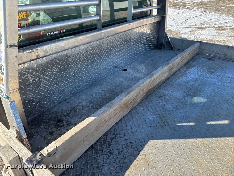 image for item OE9501 2005 Ford F250 XLT Super Duty flatbed pickup truck