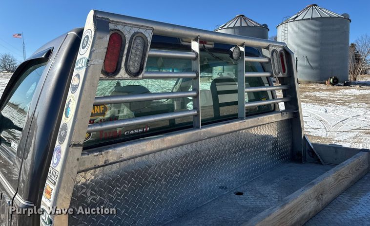 image for item OE9501 2005 Ford F250 XLT Super Duty flatbed pickup truck