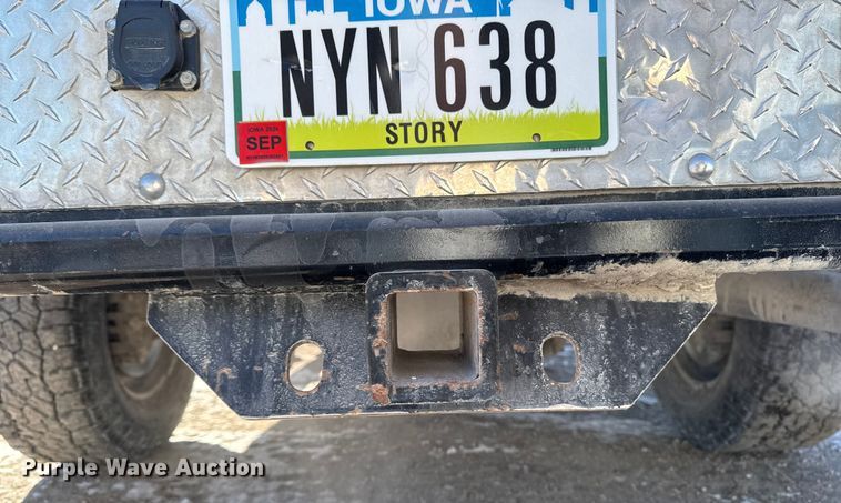 image for item OE9501 2005 Ford F250 XLT Super Duty flatbed pickup truck