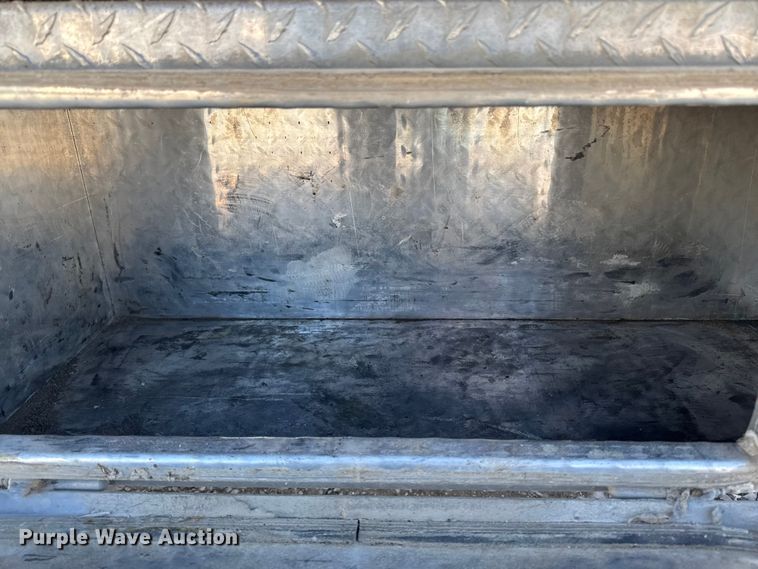 image for item OE9501 2005 Ford F250 XLT Super Duty flatbed pickup truck